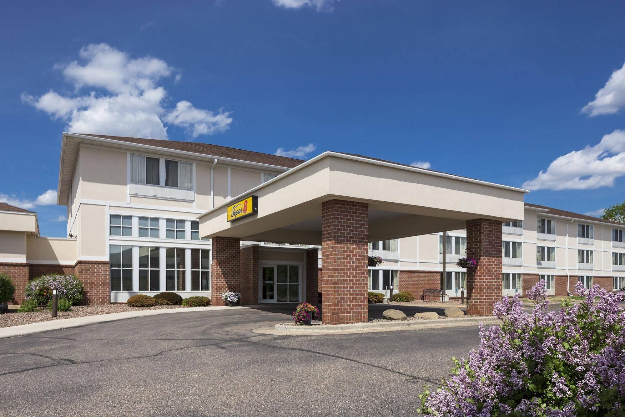 Super 8 By Wyndham Menomonie Wi Motel Exterior foto